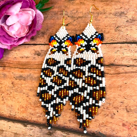 Butterfly Leopard beaded earring - Picture 2 of 5